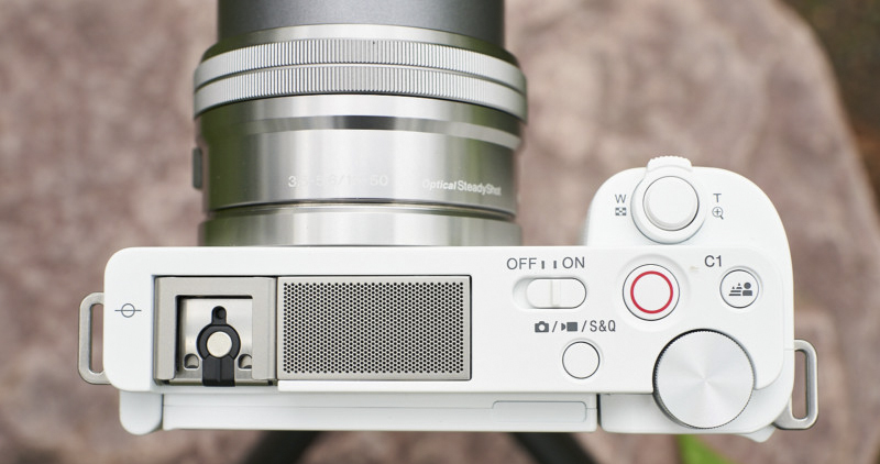 可換鏡 Vlog 神器 Sony ZV-E10 正式發表，無機身防震換到超輕 343g 重量 - 電腦王阿達