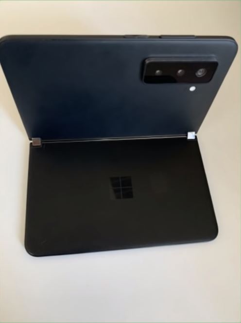 Surface Duo 2 實機照洩漏,三鏡頭上身 - 電腦王阿達 Surface Duo 2 實機照洩漏,三鏡頭上身 - 電腦王阿達
