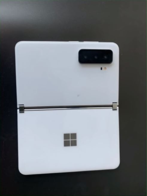 Surface Duo 2 實機照洩漏,三鏡頭上身 - 電腦王阿達 Surface Duo 2 實機照洩漏,三鏡頭上身 - 電腦王阿達