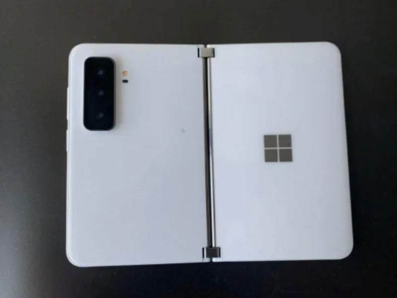 Surface Duo 2 實機照洩漏,三鏡頭上身 - 電腦王阿達 Surface Duo 2 實機照洩漏,三鏡頭上身 - 電腦王阿達