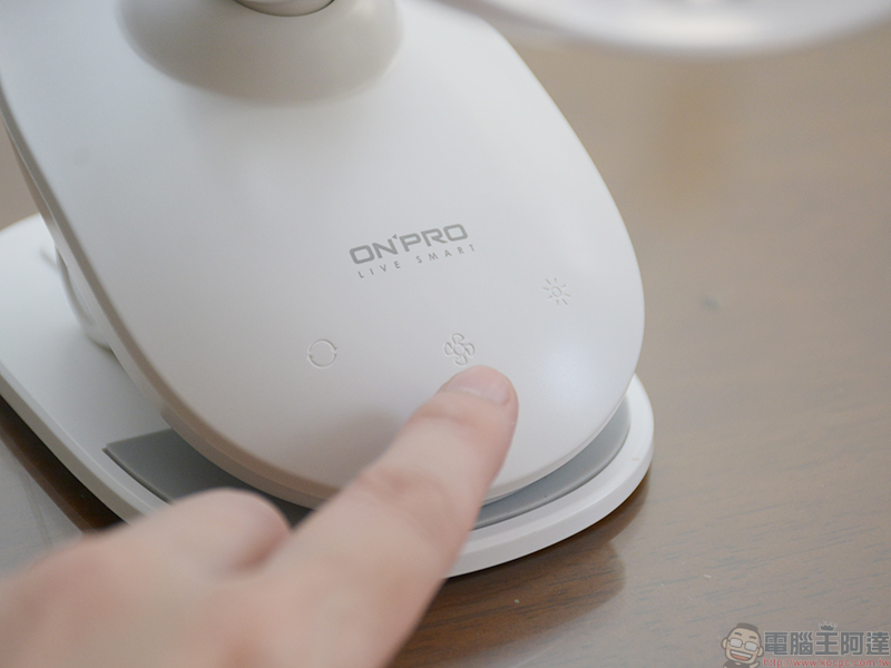 ONPRO UF-IFAN Pro 二代 USB-C 充電式無線小夜燈夾扇開箱,走到哪涼快跟到哪 - 電腦王阿達 ONPRO UF-IFAN Pro 二代 USB-C 充電式無線小夜燈夾扇開箱,走到哪涼快跟到哪 - 電腦王阿達