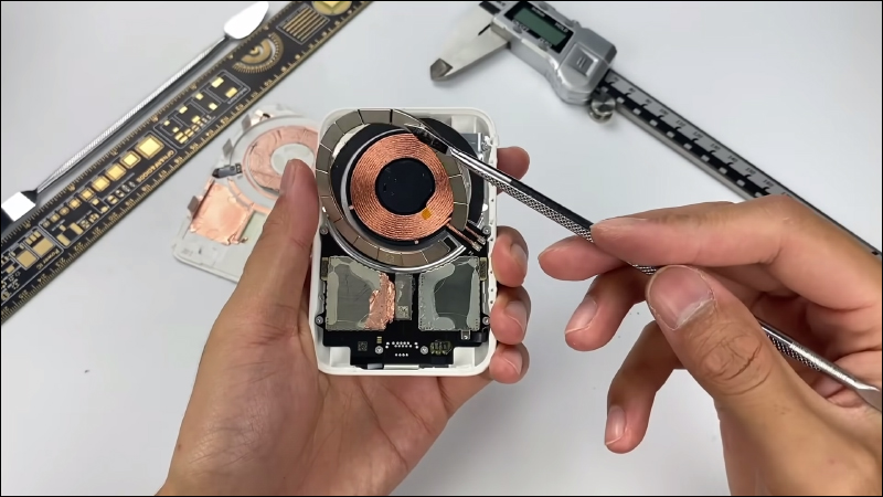 Apple 原廠的 MagSafe 外接式電池被拆解，內部採用雙電池設計 - 電腦王阿達