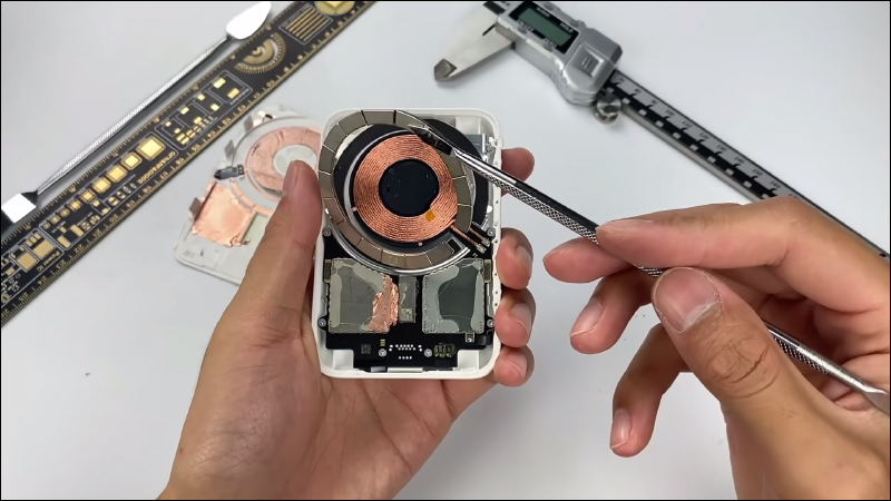 Apple 原廠的 MagSafe 外接式電池被拆解,內部採用雙電池設計 - 電腦王阿達 Apple 原廠的 MagSafe 外接式電池被拆解,內部採用雙電池設計 - 電腦王阿達