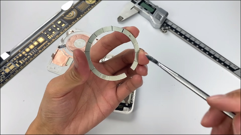 Apple 原廠的 MagSafe 外接式電池被拆解，內部採用雙電池設計 - 電腦王阿達