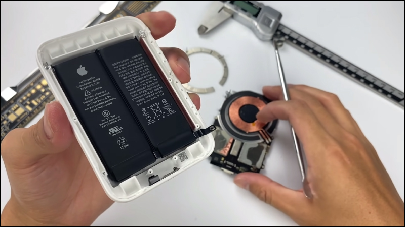 Apple 原廠的 MagSafe 外接式電池被拆解,內部採用雙電池設計 - 電腦王阿達 Apple 原廠的 MagSafe 外接式電池被拆解,內部採用雙電池設計 - 電腦王阿達