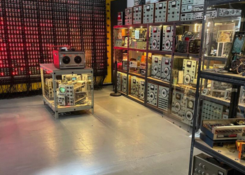 國外 YouTuber 打造實驗性過時科技與音樂博物館，前所未見的特別展覽