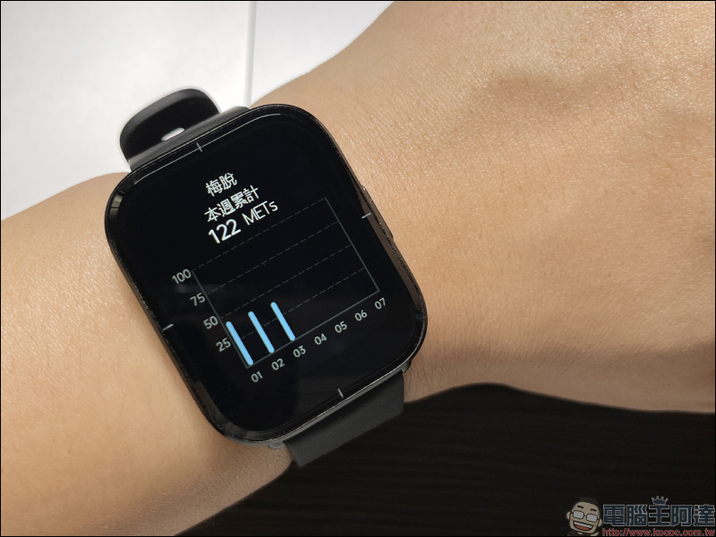 Mibro Color 小米生態鏈智慧手錶開箱｜1.57 吋大螢幕，支持心率與血氧監測、5ATM 防水、14 天持久續航 - 電腦王阿達