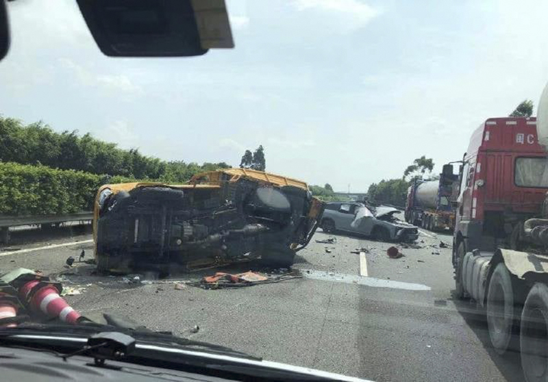 蔚來 NOP 自動輔助駕駛死亡車禍,好友兼推薦人極度自責並指官方「不要套路」 - 電腦王阿達 蔚來 NOP 自動輔助駕駛死亡車禍,好友兼推薦人極度自責並指官方「不要套路」 - 電腦王阿達