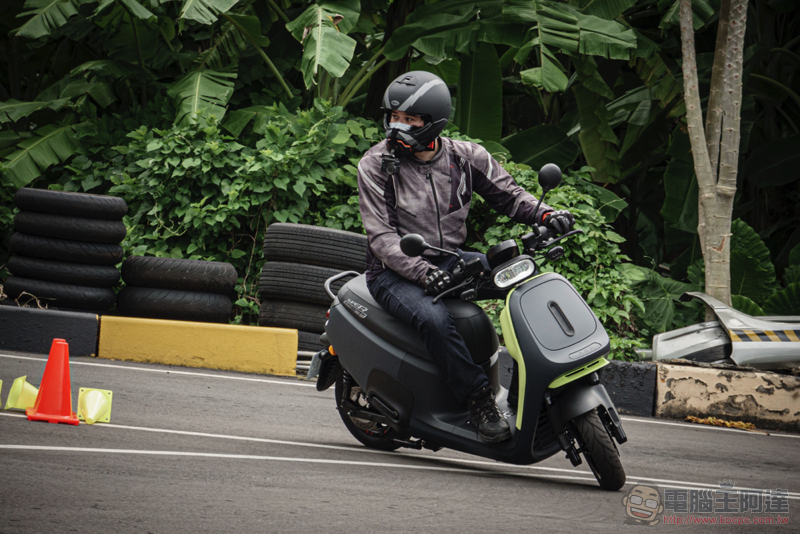 把 Gogoro 考照神器帶回家最佳時機!「政府補助+振興騎蹟」Gogoro Super Sale 超級購車季 新車最低 3 萬有找(購車優惠總整理懶人包) - 電腦王阿達 把 Gogoro 考照神器帶回家最佳時機!「政府補助+振興騎蹟」Gogoro Super Sale 超級購車季 新車最低 3 萬有找(購車優惠總整理懶人包) - 電腦王阿達