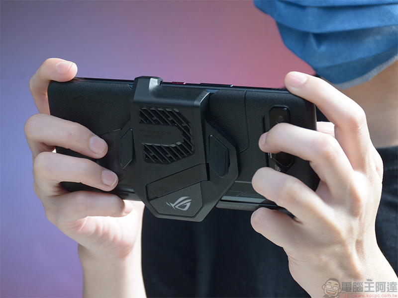 ROG Phone 5s Pro 開箱體驗:狂野效能讓你戰無不勝(評價 評測 動手玩) - 電腦王阿達 ROG Phone 5s Pro 開箱體驗:狂野效能讓你戰無不勝(評價 評測 動手玩) - 電腦王阿達