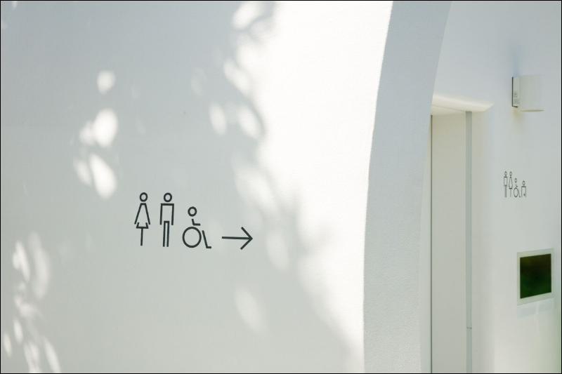 日本東京公廁計畫新作品「Hi Toilet」，採全語音控制的非接觸式設計，開門、沖水、放音樂都免動手 - 電腦王阿達