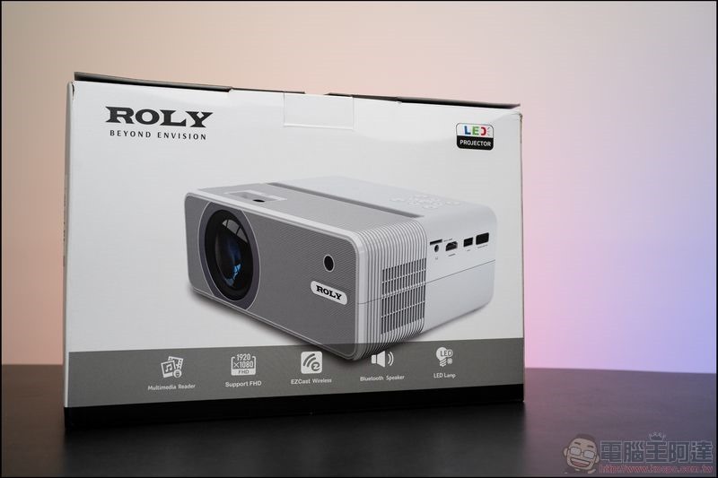 ROLY M2 多功能微型投影機 開箱 - 01 ROLY M2 多功能微型投影機 開箱 - 01