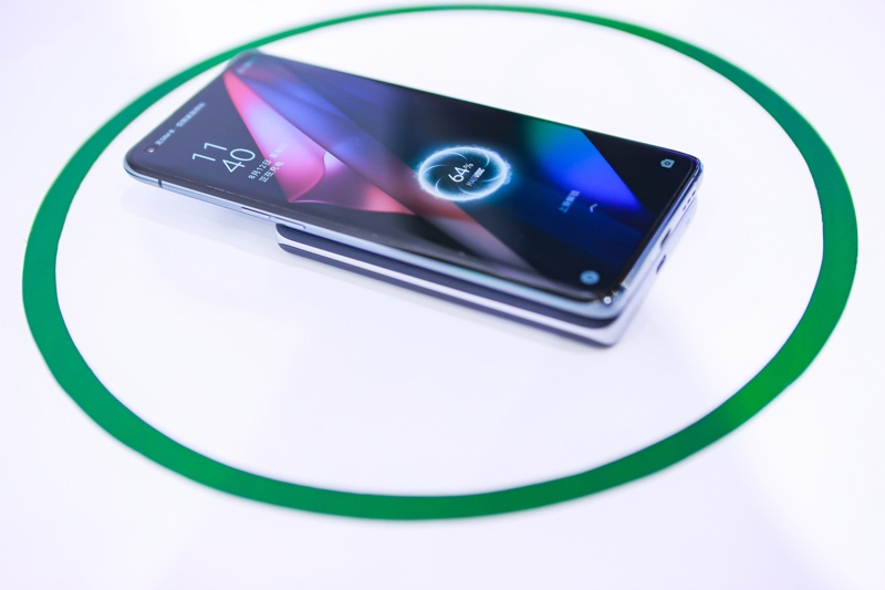 OPPO 展示可支援 20W 無線充電 MagVOOC 磁吸閃充技術與隔空充電原型 - 電腦王阿達 OPPO 展示可支援 20W 無線充電 MagVOOC 磁吸閃充技術與隔空充電原型 - 電腦王阿達