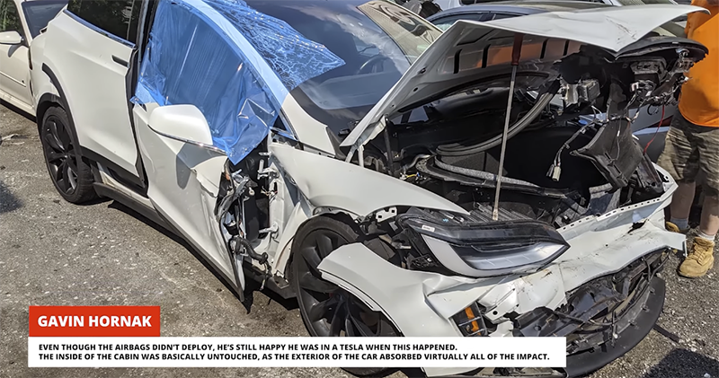 Tesla Model X 被大貨車「夾擊」,車體雖挺住但安全氣囊竟沒有啟動(傻眼) - 電腦王阿達 Tesla Model X 被大貨車「夾擊」,車體雖挺住但安全氣囊竟沒有啟動(傻眼) - 電腦王阿達
