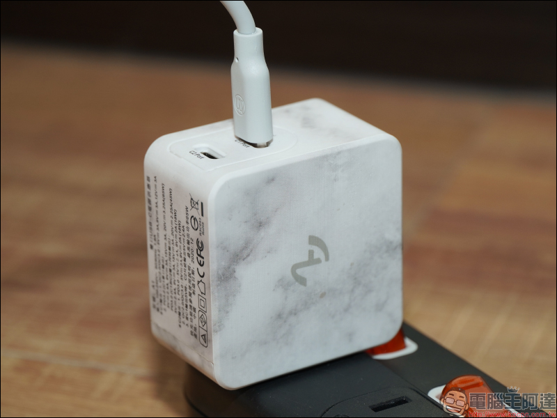 iPhone 13 快充必備! Allite 系列與 UIBI 系列快速充電器開箱 - 電腦王阿達 iPhone 13 快充必備! Allite 系列與 UIBI 系列快速充電器開箱 - 電腦王阿達