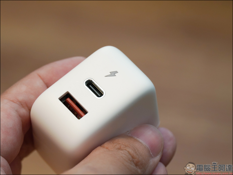 iPhone 13 快充必備! Allite 系列與 UIBI 系列快速充電器開箱 - 電腦王阿達 iPhone 13 快充必備! Allite 系列與 UIBI 系列快速充電器開箱 - 電腦王阿達