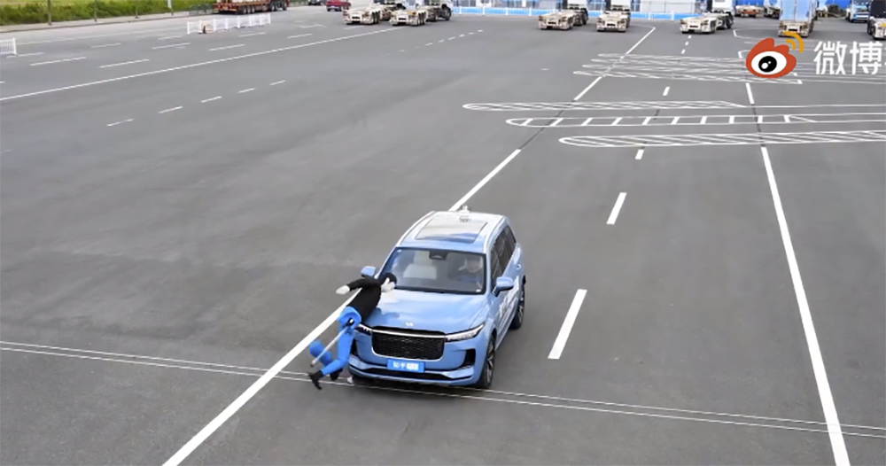 媒體實測新款理想汽車的 AEB 煞車輔助 媒體實測新款理想汽車的 AEB 煞車輔助