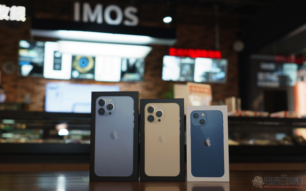 iPhone 13 Pro Max 開箱圖賞,用 imos 全機防護將天峰藍的滑順永留手心 - 電腦王阿達 iPhone 13 Pro Max 開箱圖賞,用 imos 全機防護將天峰藍的滑順永留手心 - 電腦王阿達