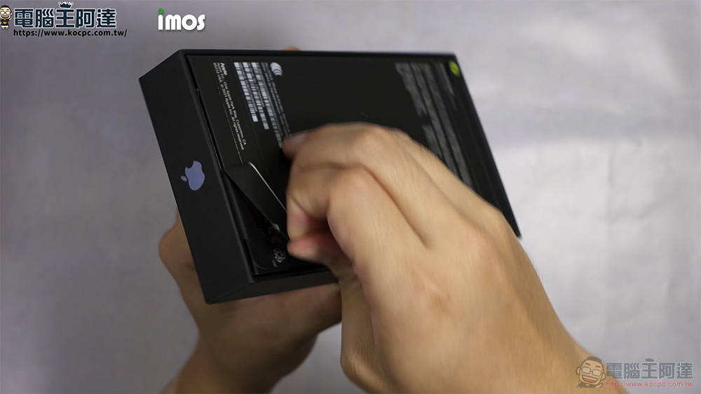 iPhone 13 Pro Max 開箱圖賞,用 imos 全機防護將天峰藍的滑順永留手心 - 電腦王阿達 iPhone 13 Pro Max 開箱圖賞,用 imos 全機防護將天峰藍的滑順永留手心 - 電腦王阿達