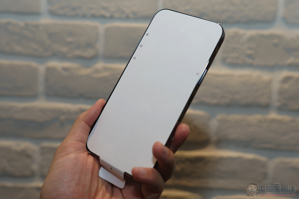 iPhone 13 Pro Max 開箱圖賞,用 imos 全機防護將天峰藍的滑順永留手心 - 電腦王阿達 iPhone 13 Pro Max 開箱圖賞,用 imos 全機防護將天峰藍的滑順永留手心 - 電腦王阿達