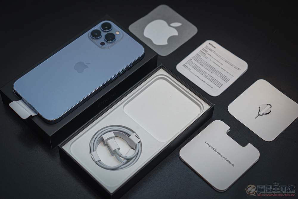 iPhone 13 Pro Max 開箱圖賞,用 imos 全機防護將天峰藍的滑順永留手心 - 電腦王阿達 iPhone 13 Pro Max 開箱圖賞,用 imos 全機防護將天峰藍的滑順永留手心 - 電腦王阿達