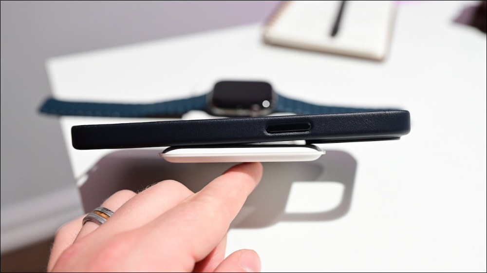 外媒發現 iPhone 13 Pro 更大的相機模組會導致 MagSafe 雙充電器出現安裝問題,雖然充電功能一切正常 - 電腦王阿達 外媒發現 iPhone 13 Pro 更大的相機模組會導致 MagSafe 雙充電器出現安裝問題,雖然充電功能一切正常 - 電腦王阿達