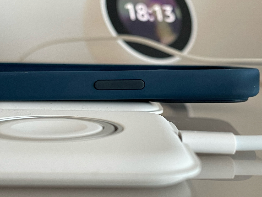 外媒發現 iPhone 13 Pro 更大的相機模組會導致 MagSafe 雙充電器出現安裝問題,雖然充電功能一切正常 - 電腦王阿達 外媒發現 iPhone 13 Pro 更大的相機模組會導致 MagSafe 雙充電器出現安裝問題,雖然充電功能一切正常 - 電腦王阿達