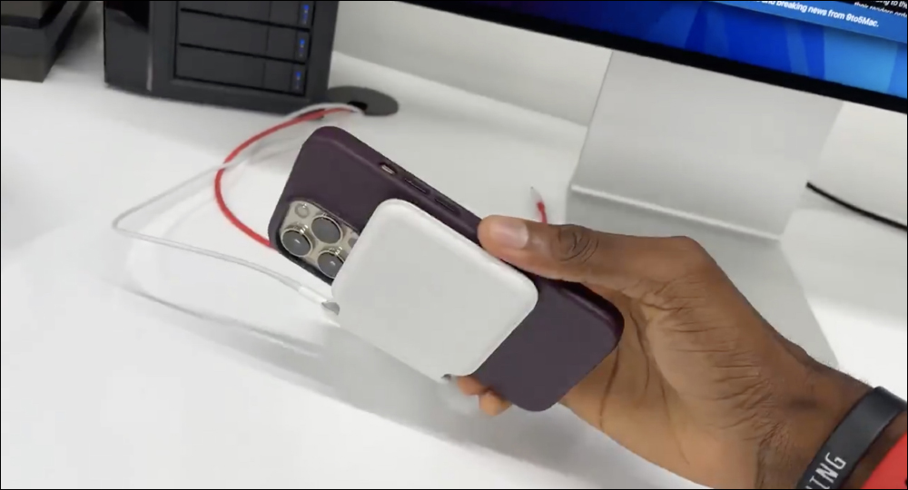 外媒發現 iPhone 13 Pro 更大的相機模組會導致 MagSafe 雙充電器出現安裝問題,雖然充電功能一切正常 - 電腦王阿達 外媒發現 iPhone 13 Pro 更大的相機模組會導致 MagSafe 雙充電器出現安裝問題,雖然充電功能一切正常 - 電腦王阿達