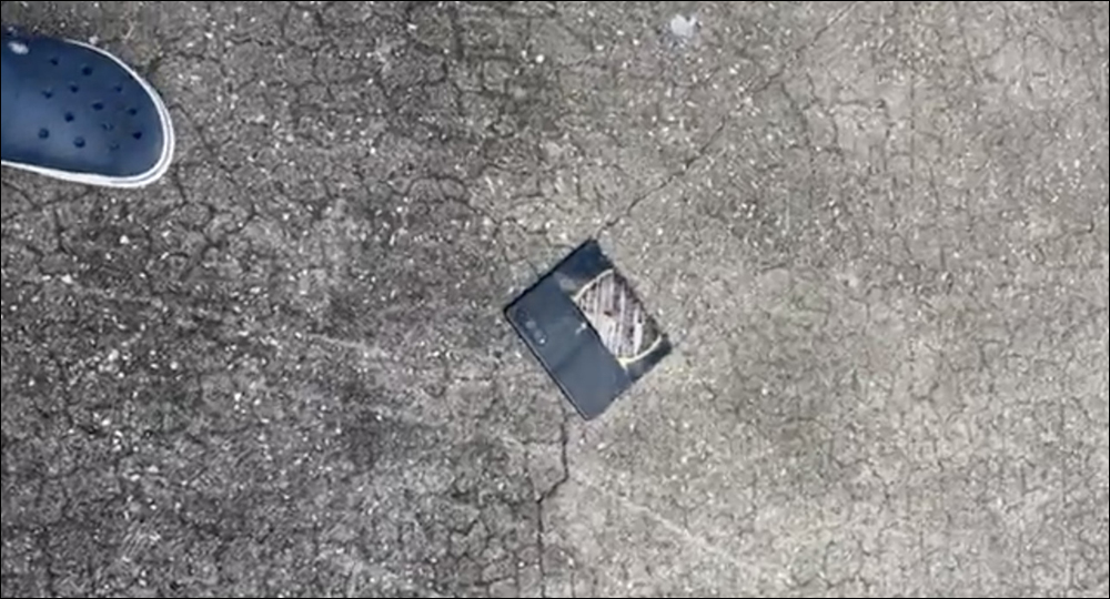「未來，讓你折服」的三星 Galaxy Z Fold3 摺疊手機，近 6 萬元的新機在國外發生自燃事件 - 電腦王阿達