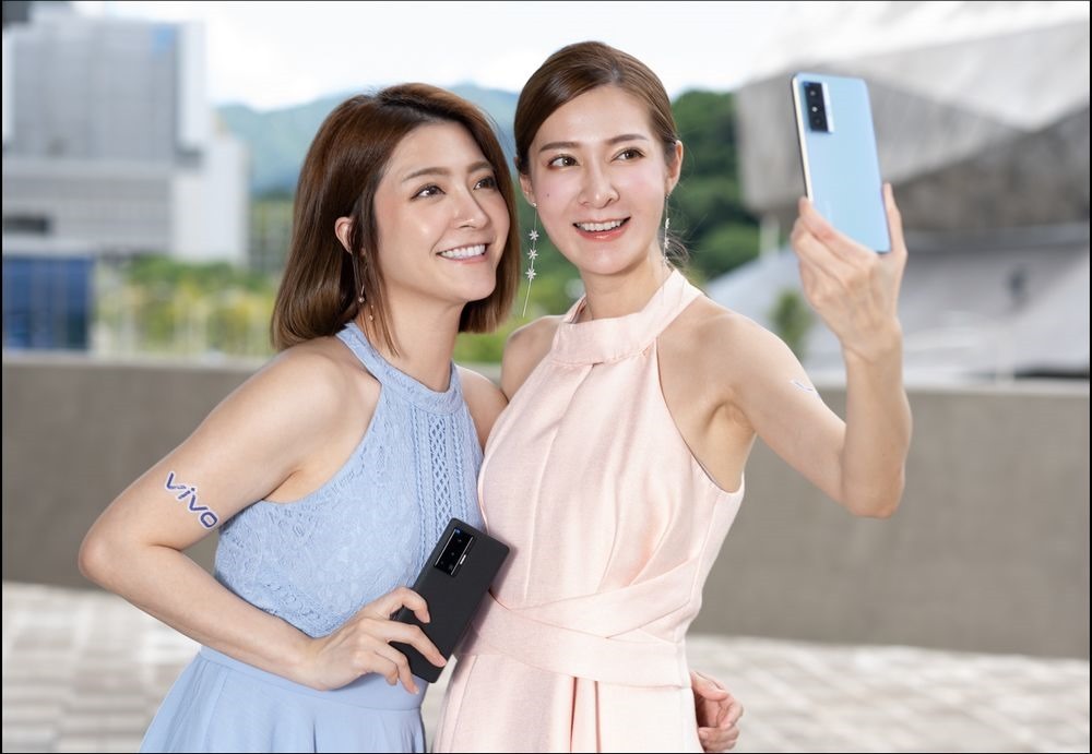 vivo今起於全通路正式開賣vivo X70系列。 vivo今起於全通路正式開賣vivo X70系列。