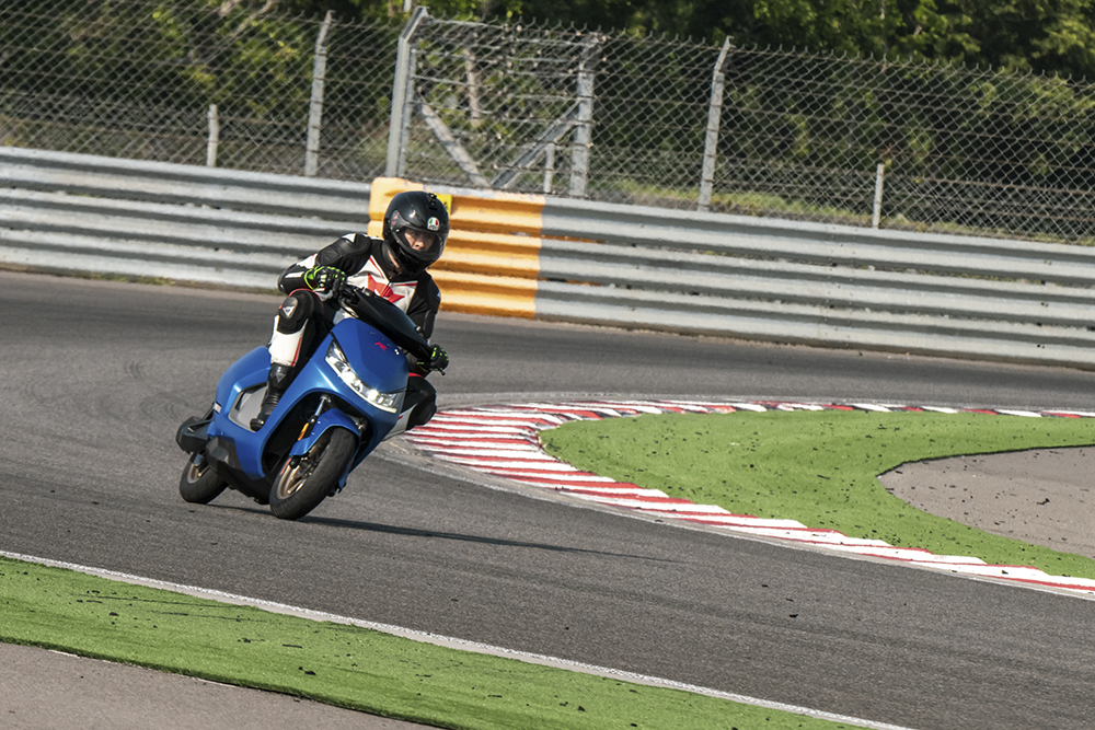 光陽 Ionex S7R 君臨麗寶賽車場,賽道魂滿載的「城市鋼砲」奪得媒體一致好評 - 電腦王阿達 光陽 Ionex S7R 君臨麗寶賽車場,賽道魂滿載的「城市鋼砲」奪得媒體一致好評 - 電腦王阿達