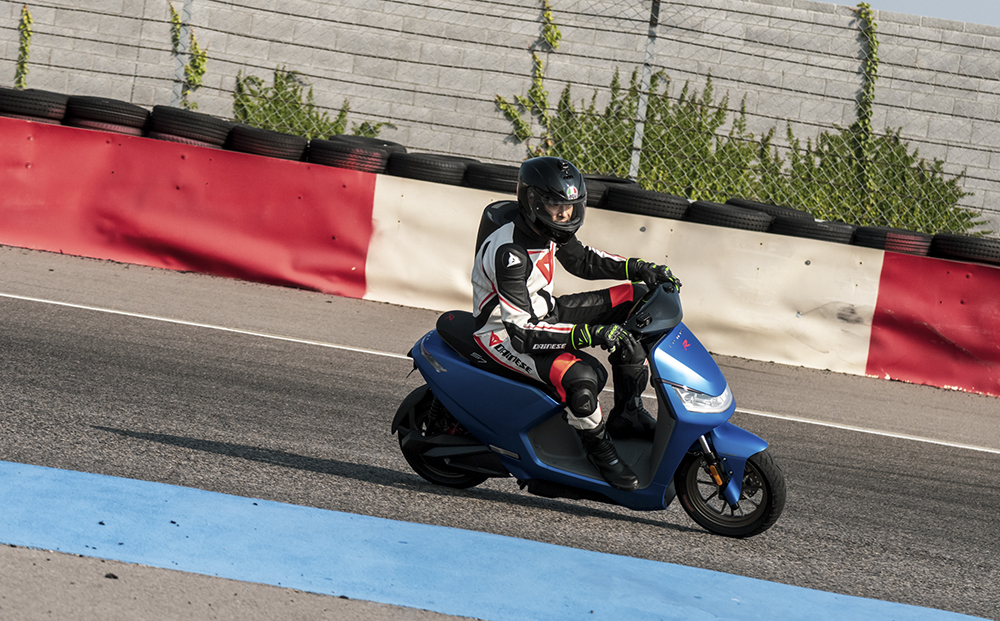 光陽 Ionex S7R 君臨麗寶賽車場,賽道魂滿載的「城市鋼砲」奪得媒體一致好評 - 電腦王阿達 光陽 Ionex S7R 君臨麗寶賽車場,賽道魂滿載的「城市鋼砲」奪得媒體一致好評 - 電腦王阿達