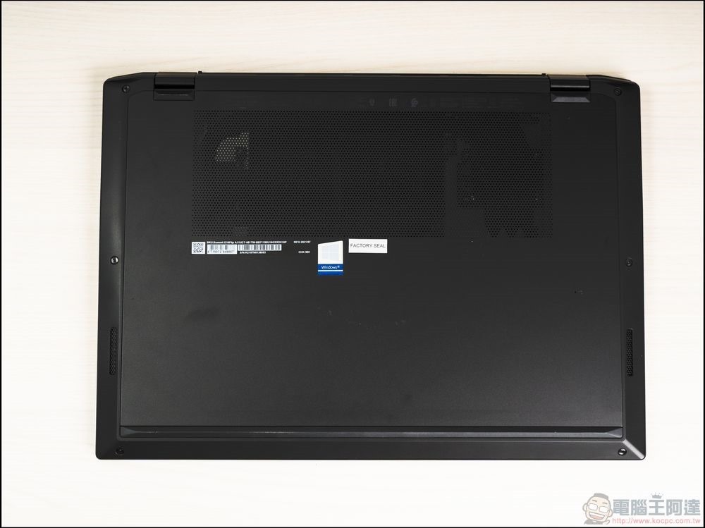 MSI Summit E16 Flip 開箱 (10) MSI Summit E16 Flip 開箱 (10)