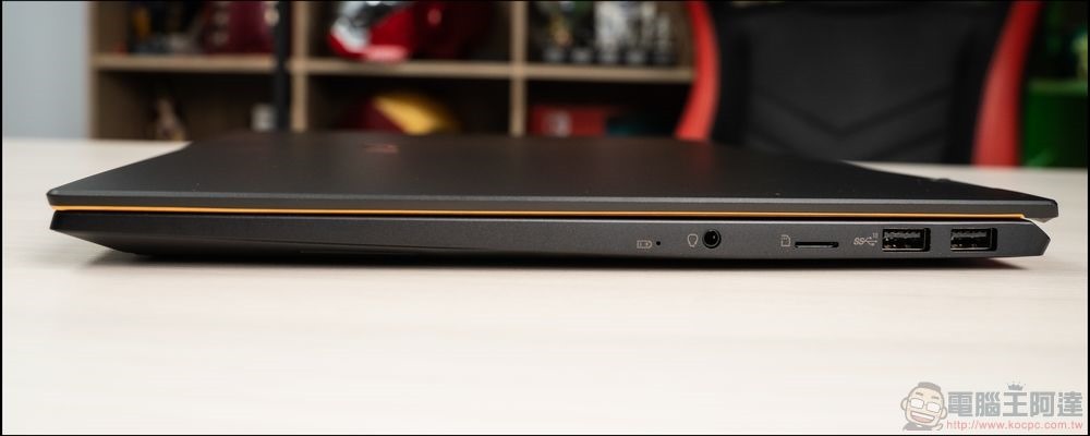 MSI Summit E16 Flip 開箱 - 15 MSI Summit E16 Flip 開箱 - 15