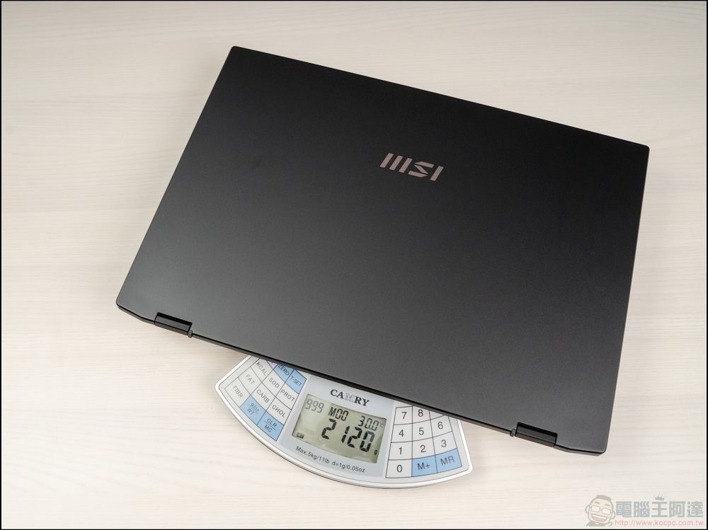 MSI Summit E16 Flip 開箱 - 31 MSI Summit E16 Flip 開箱 - 31