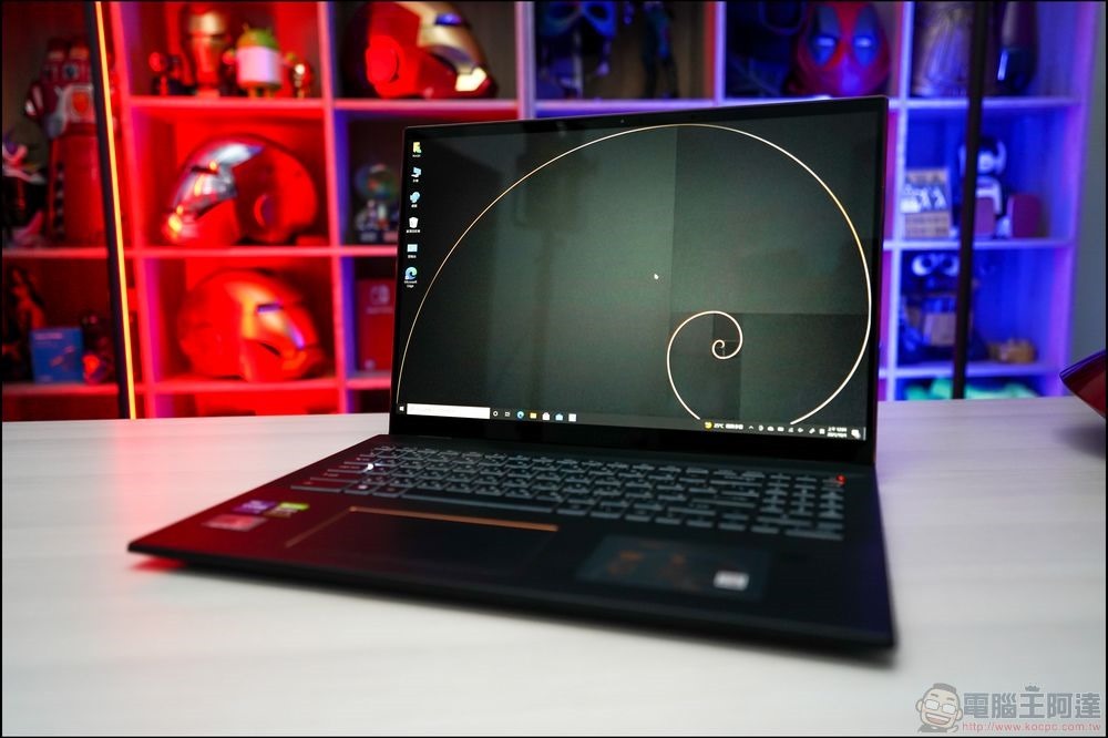 MSI Summit E16 Flip 開箱 - 16 MSI Summit E16 Flip 開箱 - 16