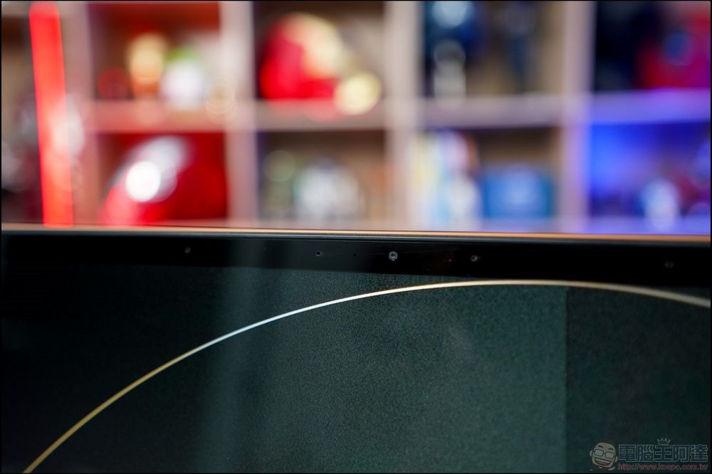 MSI Summit E16 Flip 開箱 - 27 MSI Summit E16 Flip 開箱 - 27
