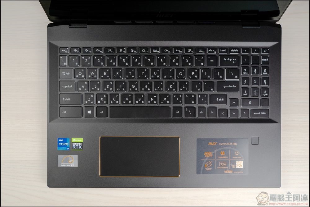 MSI Summit E16 Flip 開箱 - 24 MSI Summit E16 Flip 開箱 - 24