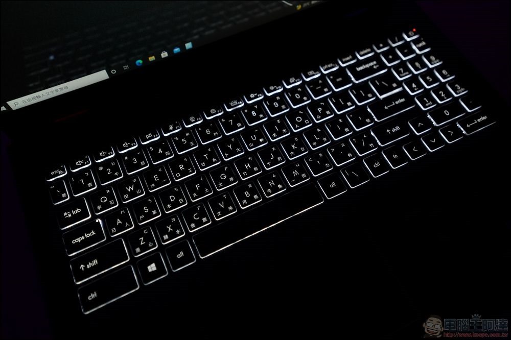 MSI Summit E16 Flip 開箱 - 25 MSI Summit E16 Flip 開箱 - 25