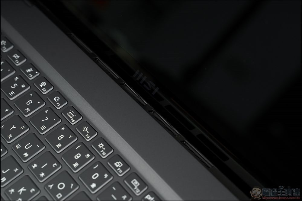 MSI Summit E16 Flip 開箱 - 26 MSI Summit E16 Flip 開箱 - 26
