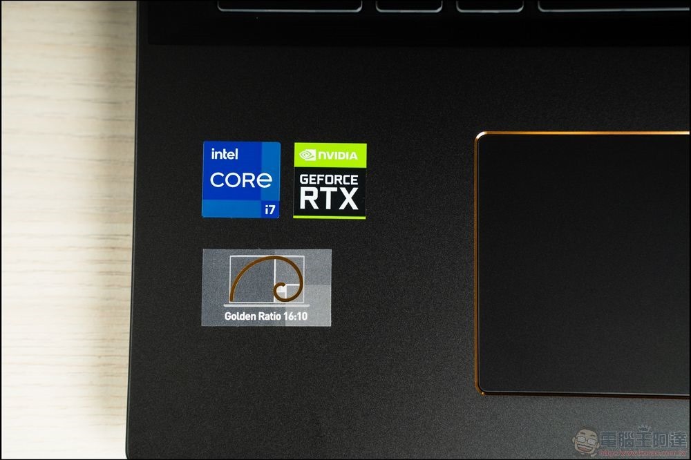 MSI Summit E16 Flip 開箱 - 17 MSI Summit E16 Flip 開箱 - 17