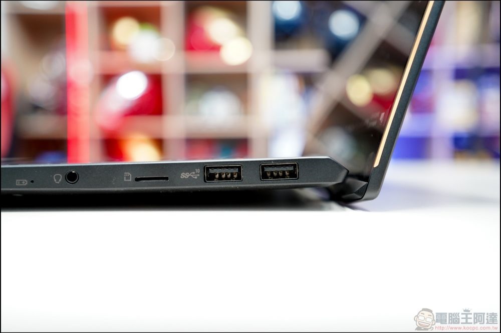 一眼看穿規格!現行主流 USB 連接埠符號圖示總整理 - 電腦王阿達 MSI Summit E16 Flip 開箱 - 21