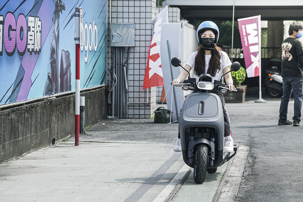 把 Gogoro 考照神器帶回家最佳時機!「政府補助+振興騎蹟」Gogoro Super Sale 超級購車季 新車最低 3 萬有找(購車優惠總整理懶人包) - 電腦王阿達 把 Gogoro 考照神器帶回家最佳時機!「政府補助+振興騎蹟」Gogoro Super Sale 超級購車季 新車最低 3 萬有找(購車優惠總整理懶人包) - 電腦王阿達