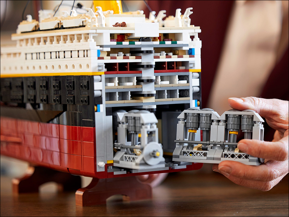 LEGO 推出鐵達尼號積木模型，多達 9,090 片零件、全長 135 公分，史詩級樂高船艦！ - 電腦王阿達
