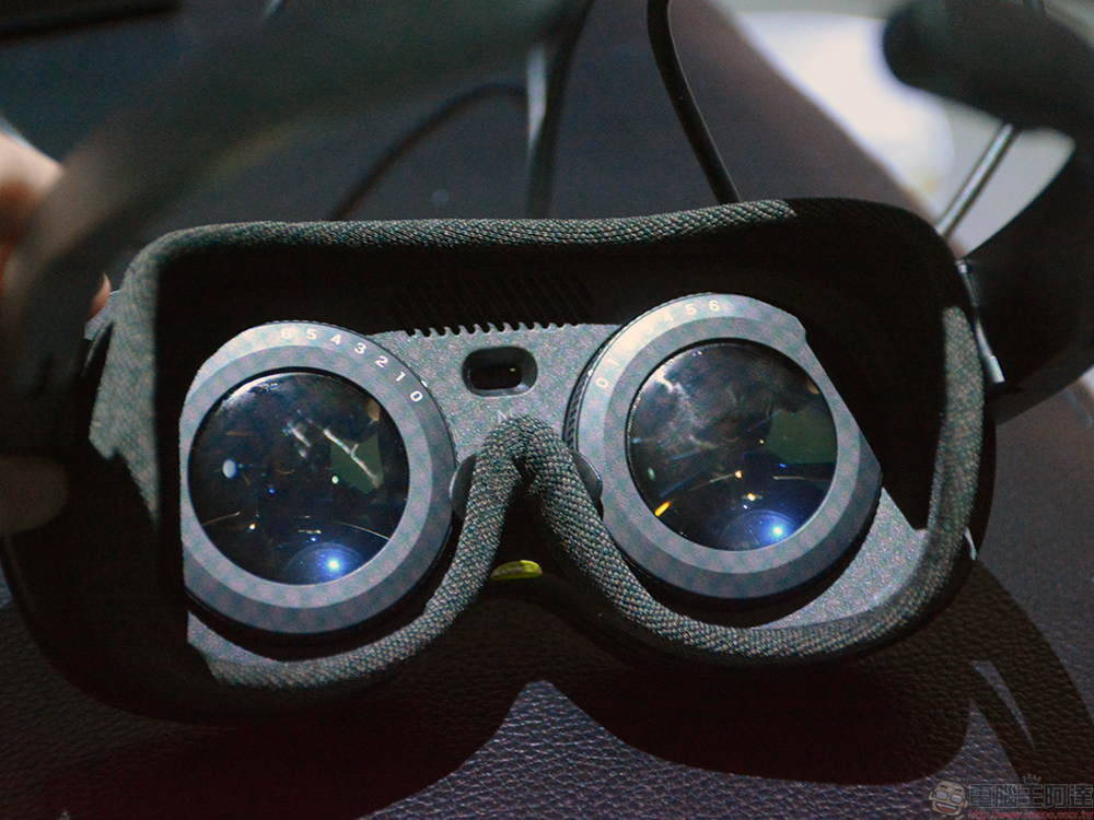 HTC VIVE Flow 在台發表，輕盈直覺打造全新行動 VR 體驗 - 電腦王阿達