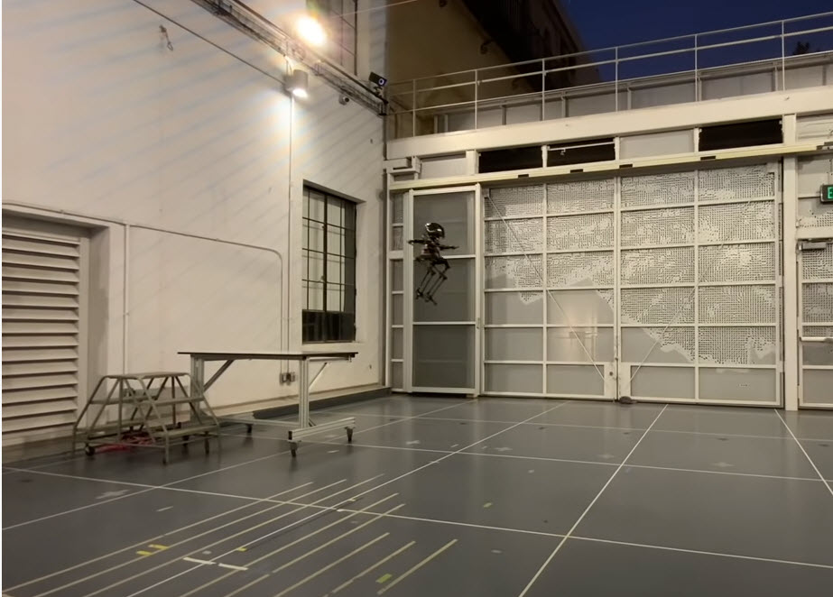 加州理工學院實驗性雙足機器人「LEONARDO」能玩滑板、在繩索上行走 - 電腦王阿達