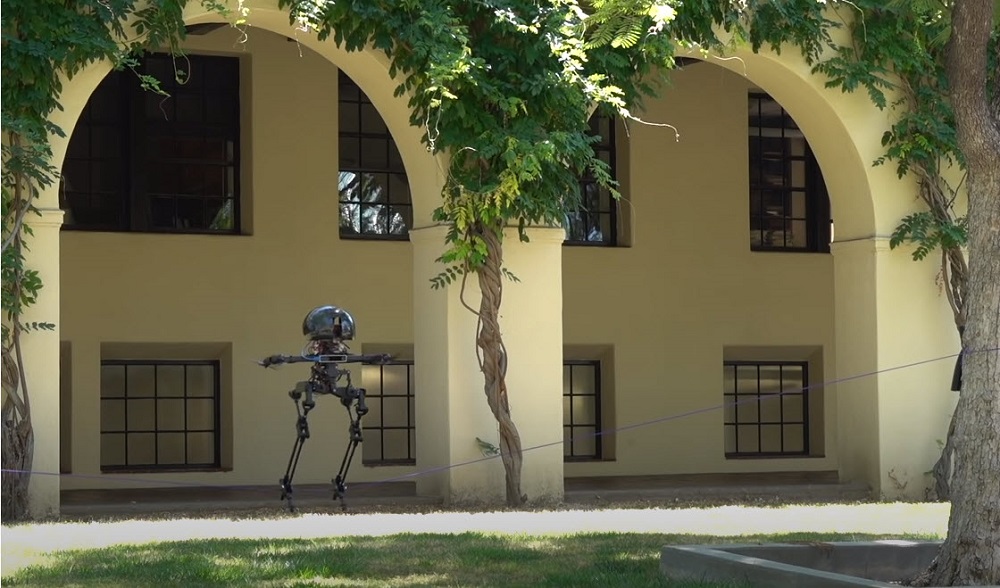加州理工學院實驗性雙足機器人「LEONARDO」能玩滑板、在繩索上行走 - 電腦王阿達