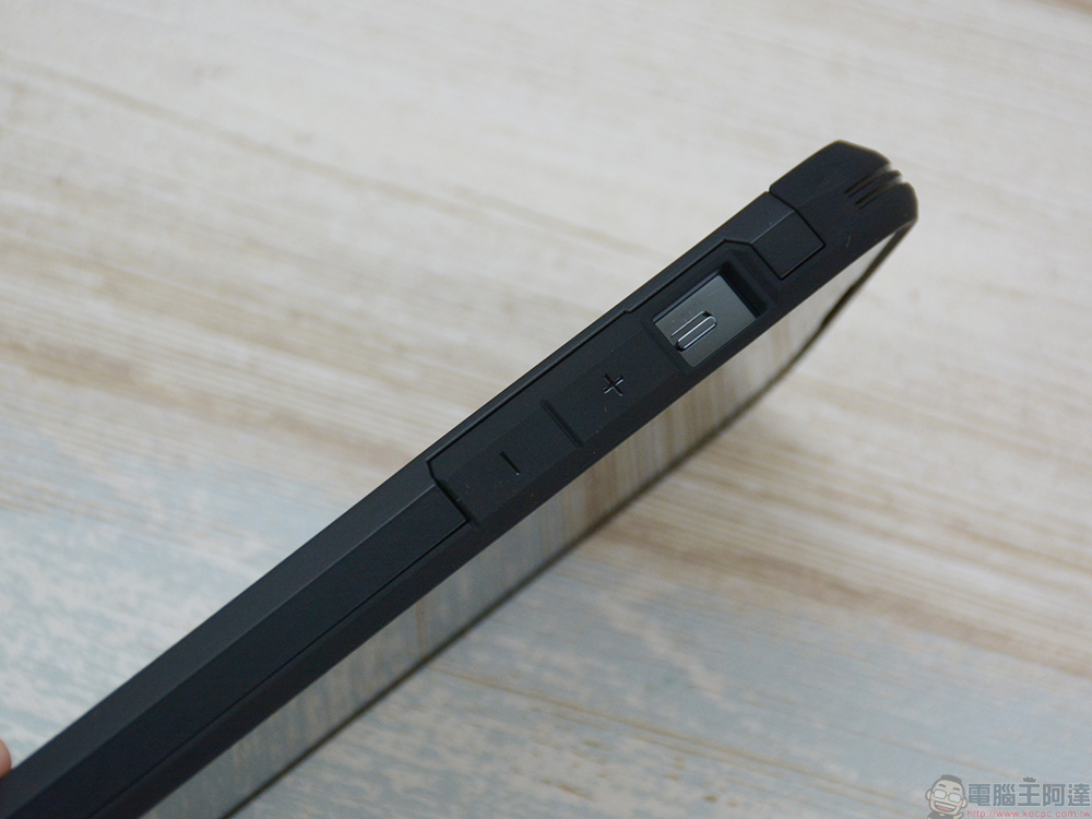 Spigen iPhone 13 Pro 系列防摔保護殼動手玩,極簡美學、精湛工藝與耐用的絕妙平衡 - 電腦王阿達 Spigen iPhone 13 Pro 系列防摔保護殼動手玩,極簡美學、精湛工藝與耐用的絕妙平衡 - 電腦王阿達