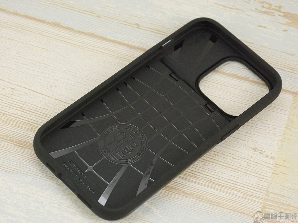 Spigen iPhone 13 Pro 系列防摔保護殼動手玩,極簡美學、精湛工藝與耐用的絕妙平衡 - 電腦王阿達 Spigen iPhone 13 Pro 系列防摔保護殼動手玩,極簡美學、精湛工藝與耐用的絕妙平衡 - 電腦王阿達