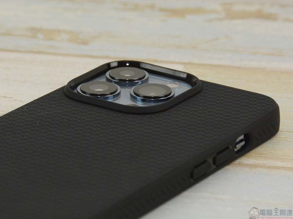 Spigen iPhone 13 Pro 系列防摔保護殼動手玩,極簡美學、精湛工藝與耐用的絕妙平衡 - 電腦王阿達 Spigen iPhone 13 Pro 系列防摔保護殼動手玩,極簡美學、精湛工藝與耐用的絕妙平衡 - 電腦王阿達